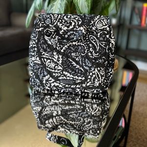 Vera Bradley - Hanging Travel Organizer - PAISLEY NOIR Black Grey White